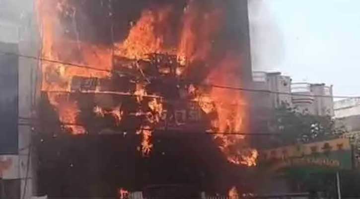 ভারতে কোচিং সেন্টারে ভয়াবহ অগ্নিকাণ্ড, নিহত ১৩