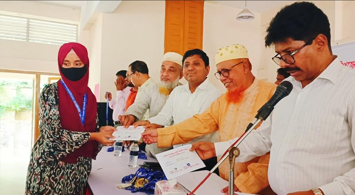 সরাইলে কৃতি শিক্ষার্থী সংবর্ধনা