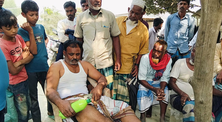 চুরি হওয়া গরু উদ্ধার করতে গিয়ে মালিকসহ ১২ জনকে কুপিয়ে জখম