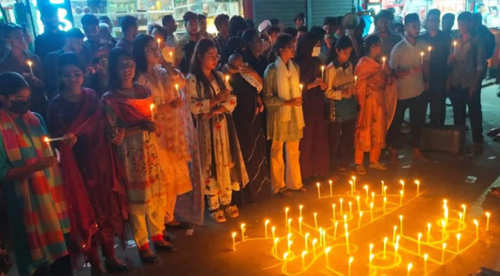 ঝালকাঠিতে জুলাই বিপ্লবের এক বছর পূর্তিতে মোমবাতি প্রজ্বলন