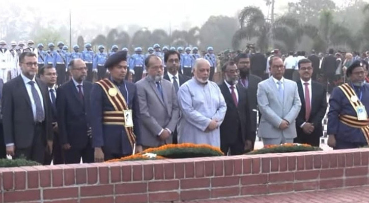 জাতীয় স্মৃতিসৌধে শহীদদের প্রতি প্রধান বিচারপতির শ্রদ্ধা