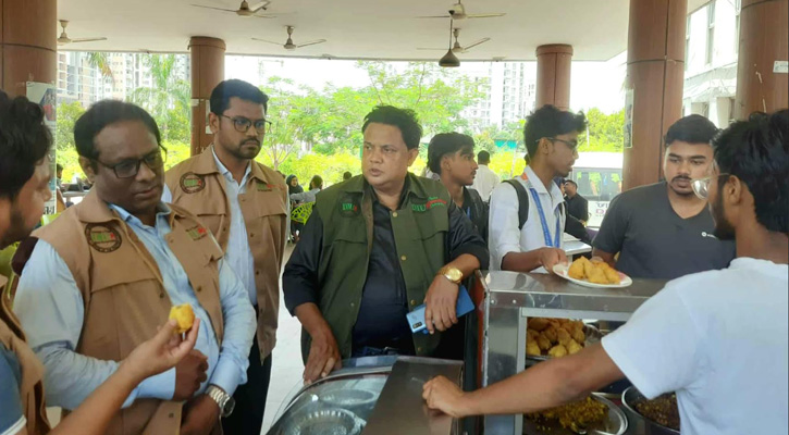 শিক্ষার্থীদের স্বাস্থ্য সুরক্ষায় ডিআইইউ ক্যান্টিনে আকস্মিক অভিযান