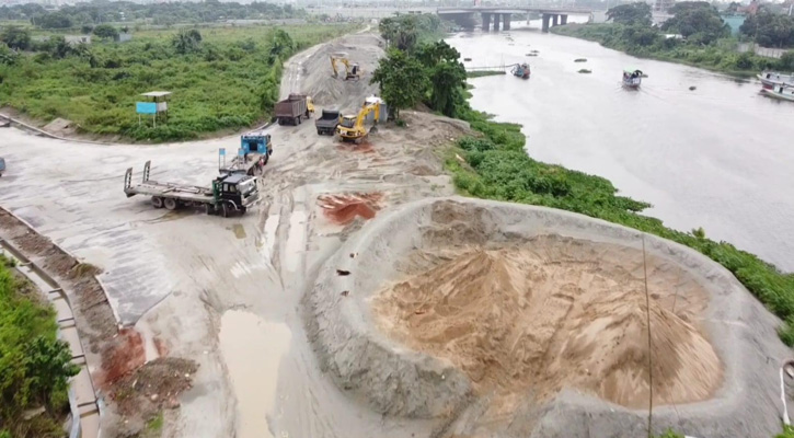 রাজউকের নিষেধাজ্ঞা উপেক্ষা করে পূর্বাচলে অবৈধ বালু ব্যবসা: জনদুর্ভোগে চরম ভোগান্তি
