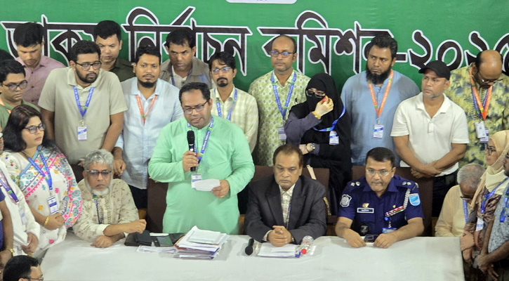 জাকসু নির্বাচনের ফল ঘোষণা চলছে