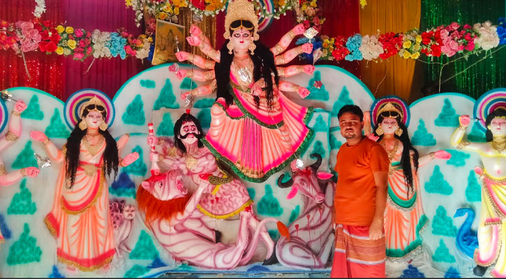 মহাষষ্ঠীর মধ্যে দিয়ে আনুষ্ঠানিকতা শুরু, সুন্দরগঞ্জে ১২৯ মন্দিরে দুর্গোৎসব