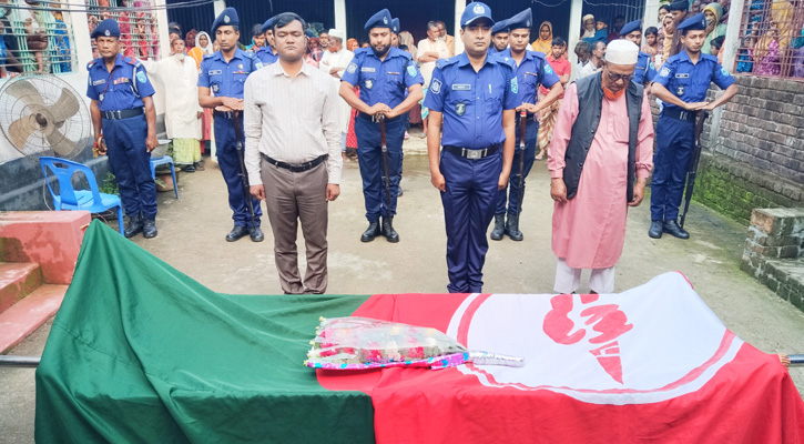 কুড়িগ্রামে বীর মুক্তিযোদ্ধা আব্দুল আজিজ সরকারকে রাষ্ট্রীয় মর্যাদায় দাফন