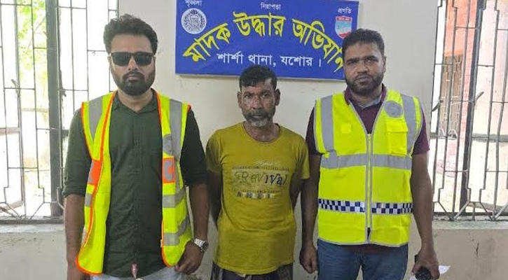 শার্শায় পুলিশের অভিযানে বিস্ফোরক ও গাজাসহ আটক ১