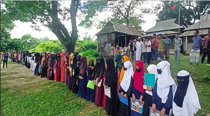 কেন্দুয়ায় ধর্ষক ও হত্যাকারীকে গ্রেফতারের দাবিতে মানববন্ধন ও বিক্ষোভ মিছিল