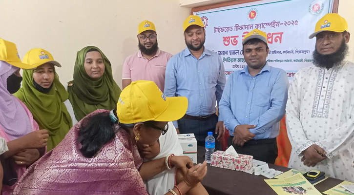 কাউখালীতে টাইফয়েড টিকাদান ক্যাম্পেইন উদ্বোধন