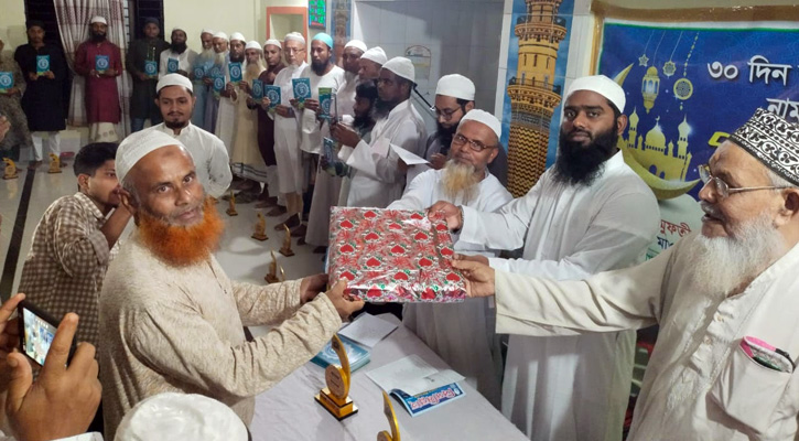 ভাঙ্গায় বয়স্কদের নামাজ প্রশিক্ষণ কোর্সে পুরস্কার বিতরণ