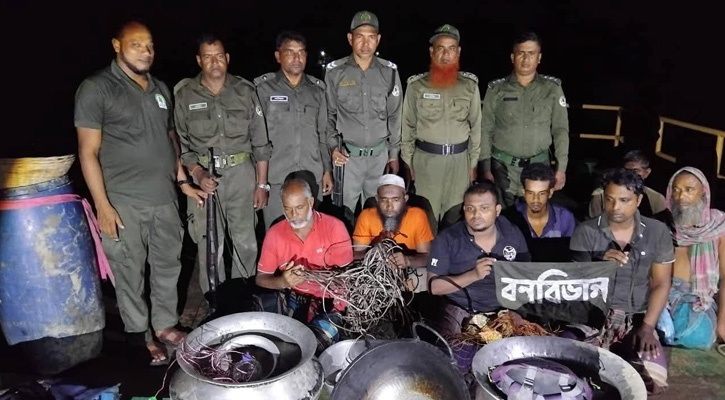 বন বিভাগের পতাকা লাগিয়ে হরিণ শিকারের চেষ্টা, আটক ৭