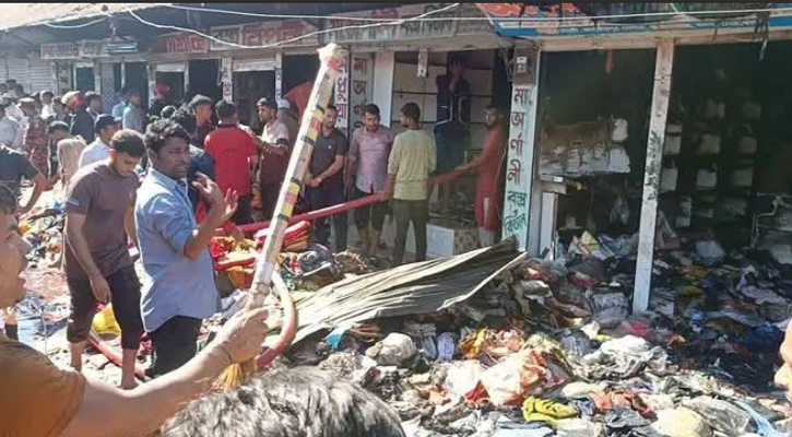 মদনে মহিউদ্দিন মার্কেটে ভয়াবহ আগুন, ১৩ দোকান পুড়ে ছাই