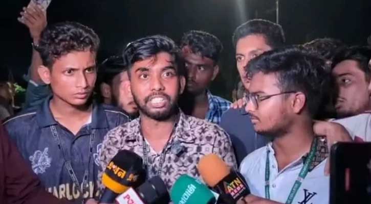 আন্দোলন স্থগিত, শিক্ষামন্ত্রীর পদত্যাগ দাবিতে ‌‘অনড়’