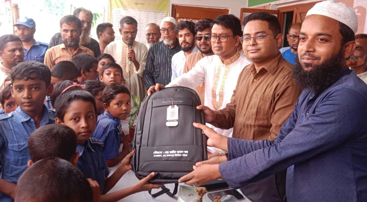 সাদুল্লাপুরে ৪৬০ জন মেধাবী শিক্ষার্থীর মাঝে বিনামূল্যে স্কুলব্যাগ বিতরণ