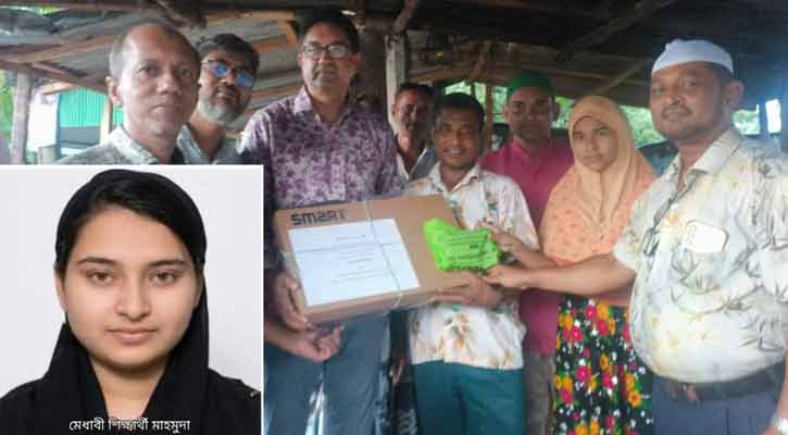 তানোরে চা বিক্রেতার মেধাবী কন্যাকে ল্যাপটপ উপহার