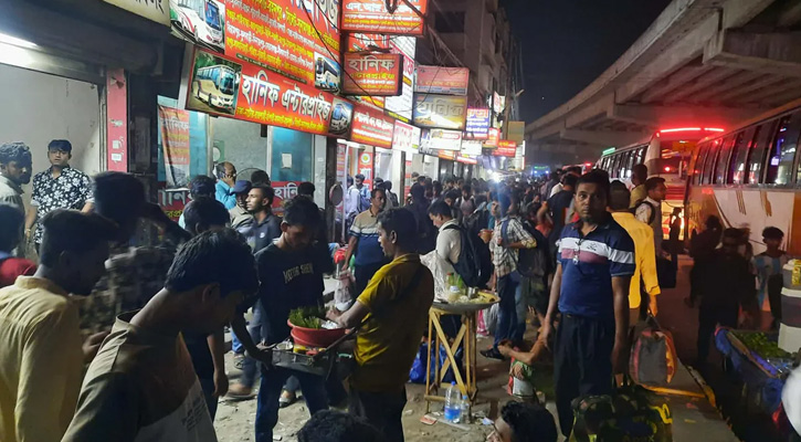 ঈদযাত্রা: বাস টার্মিনাল ও রেল স্টেশনে ঘরমুখো মানুষের ঢল
