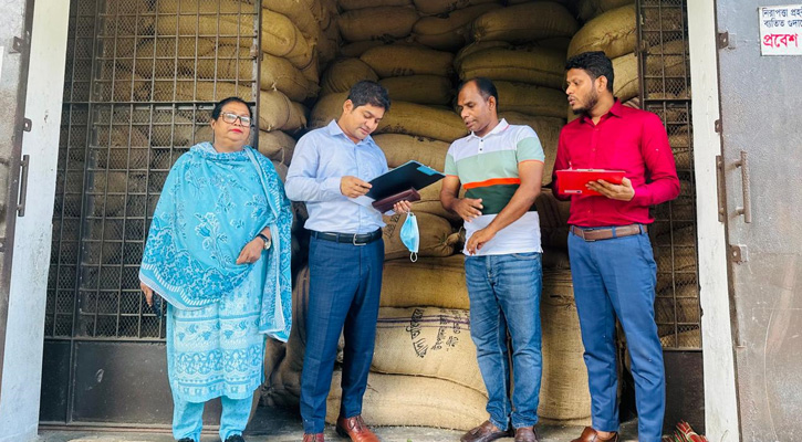 উজিরপুরে খাদ্য গুদাম পরিদর্শন করেন উপজেলা নির্বাহী কর্মকর্তা
