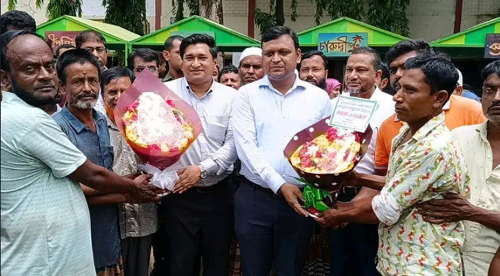 নান্দনিক টি-স্টল বিতরণে মানবিক দৃষ্টান্ত স্থাপন করলেন ইউএনও হাসান আব্দুল্লাহ আল মাহমুদ