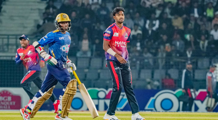 রিপনের হ্যাটট্রিকে গুটিয়ে গেল ঢাকা ক্যাপিটালস