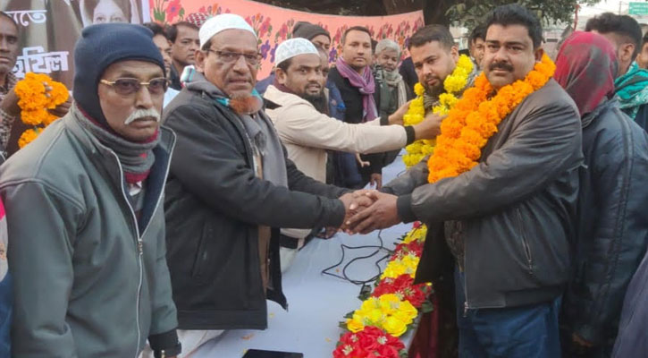 চাঁপাইনবাবগঞ্জে আওয়ামী লীগের ৫০ নেতাকর্মী বিএনপিতে যোগদান