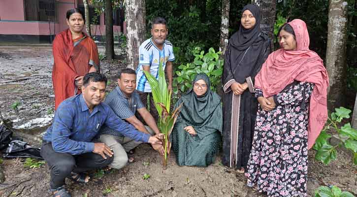 পূর্ব ধামসর সঃ প্রাঃ বিদ্যালয়ে বৃক্ষরোপণ কর্মসূচির উদ্বোধন