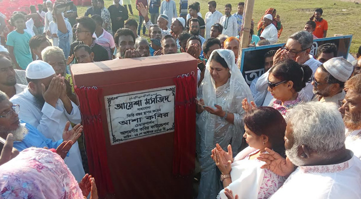 আত্রাইয়ে নিউইয়র্ক প্রবাসীর অর্থায়নে আয়েশা মসজিদের ভিত্তিপ্রস্তর স্থাপন