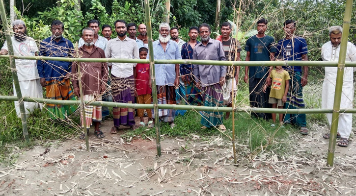 সিংগাইরে চলাচলের রাস্তা বন্ধ করায় ভোগান্তিতে অর্ধ-শতাধিক পরিবার