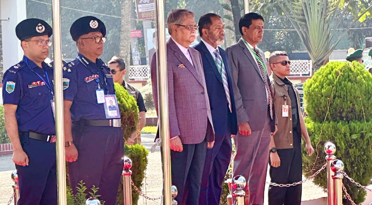 দুই দিনের সফরে নিজ জেলা পাবনায় পৌঁছেছেন রাষ্ট্রপতি