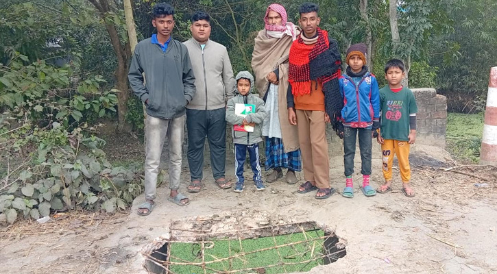 ব্রিজ ধসে থমকে গেছে জনজীবন, চরম দুর্ভোগ এলাকাবাসীর