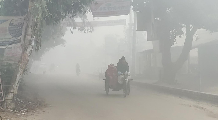 পার্বতীপুরে তীব্র শৈত্যপ্রবাহে বিপর্যস্ত জনজীবন
