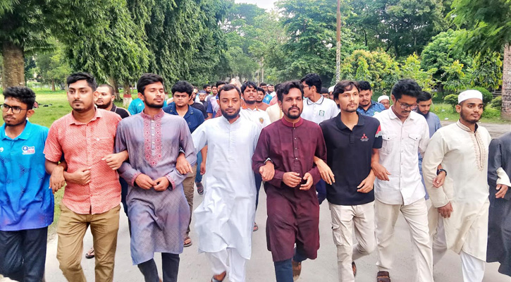 চবি শিক্ষার্থীদের উপর হামলার প্রতিবাদে ইবিতে বিক্ষোভ