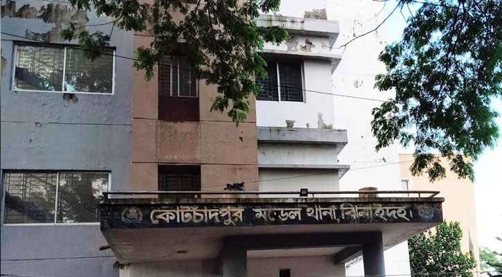 দিনের আলোতে কোটচাঁদপুরে ব্যবসায়ীর ব্যাগ থেকে টাকা চুরি