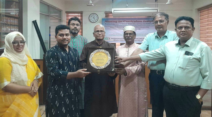 ডিআইইউ’র বর্ষসেরা শিক্ষক আমির হোসেন