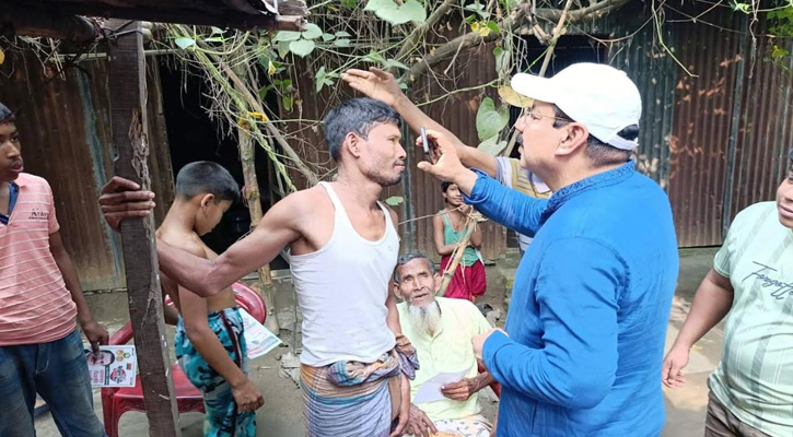 সুন্দরগঞ্জে নির্বাচনী প্রচারণার পাশাপাশি চিকিৎসা সেবা প্রদান করেছেন ডাক্তার জিয়া