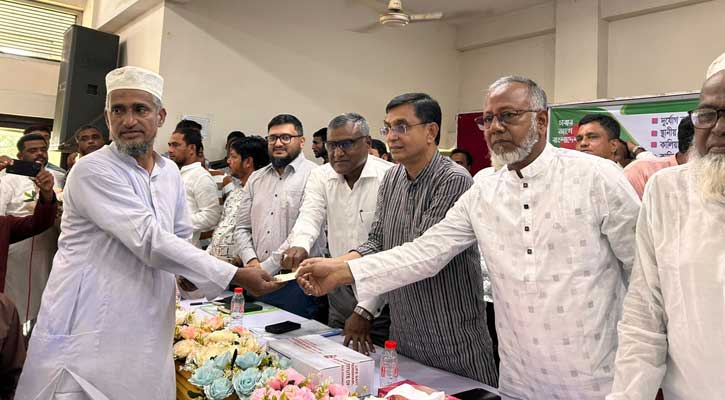 কালিয়াকৈরে উন্নয়ন প্রকল্পের চেক বিতরণ