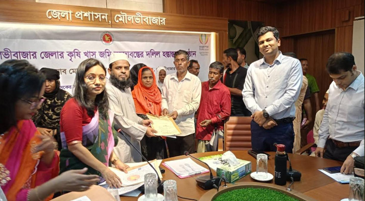 মৌলভীবাজারে ৬৭টি দলিল ভূমিহীনদের মাঝে হস্তান্তর