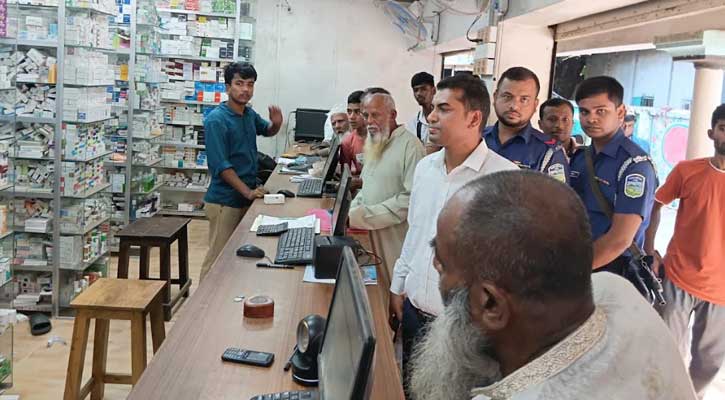 কেন্দুয়ায় ভোক্তা অধিকার সংরক্ষণ অভিযানে তিন ফার্মেসীকে জরিমানা