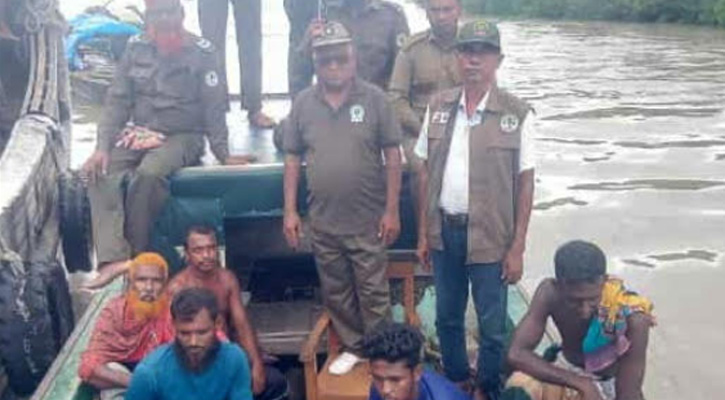 সুন্দরবনে নিষেধাজ্ঞা অমান্য করে মাছ ধরার সময় পাঁচ জেলে আটক
