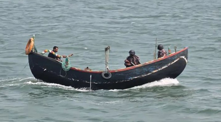 বাংলাদেশি ১২ জেলেকে ধরে নিয়ে গেল আরাকান আর্মি