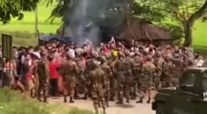 গুইমারায় থমথমে পরিস্থিতি: ইট-পাটকেল নিক্ষেপে আহত সাংবাদিক ও সেনা সদস্য