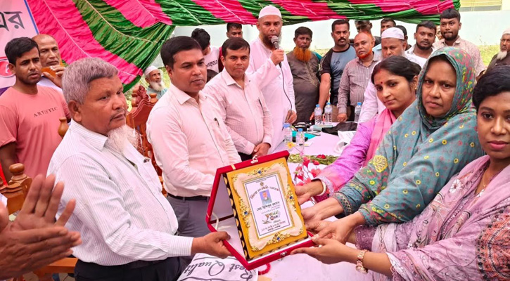 মুকসুদপুরে শিক্ষক ছিদ্দিকুর রহমানকে সংবর্ধনা