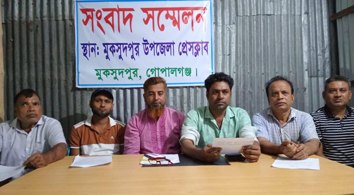 মুকসুদপুরে সংবাদ সম্মেলন করে পৌর আ.লীগের ৬ নেতার দল থেকে পদত্যাগ