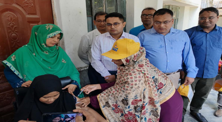 সাদুল্লাপুরে টাইফয়েড টিকাদান কার্যক্রমের উদ্বোধন