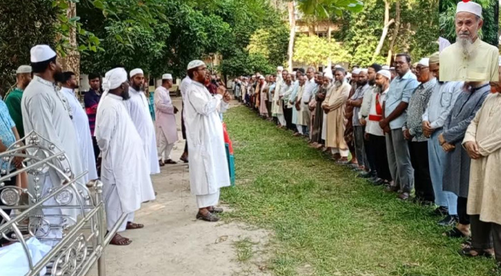 আইন সচিব লিয়াকত আলী মোল্লার পিতার মৃত্যু; জানাজায় মানুষের ঢল