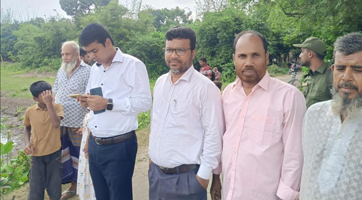 জীবননগরে ভৈরব নদের ভাঙা ব্রিজ পরিদর্শন করলেন ইউএনও