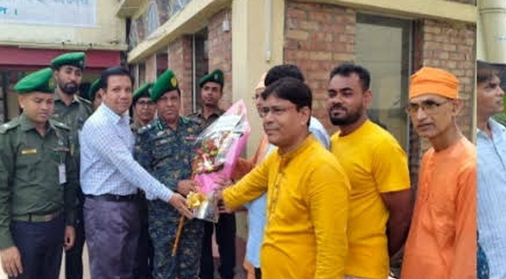বরিশালে বিভিন্ন পূজামণ্ডপ পরিদর্শন করলেন আনসার ভিডিপির রেঞ্জ কমান্ডার