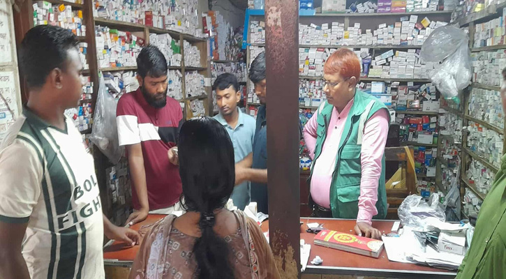 পুঠিয়ায় ভ্রাম্যমাণ অভিযান পরিচালনা ও জরিমানা