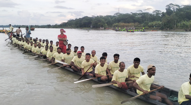 উজিরপুরে ঢাক-ঢোলের তালে তালে প্রাণের উৎসব — ঐতিহ্যবাহী নৌকা বাইচে হাজারো দর্শকের ঢল