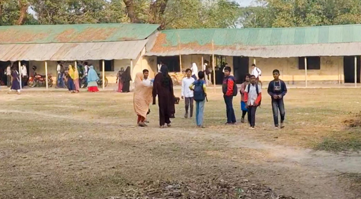 কালাই আঁওড়া উচ্চ বিদ্যালয়ে ফাজিল পাসের আগেই শিক্ষক, জাল সনদে স্ত্রীরও বিএড স্কেল