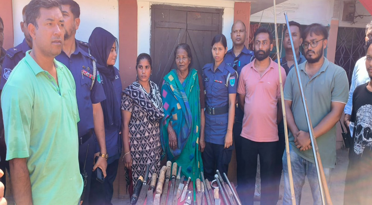 মৌলভীবাজারে সন্ত্রাসি পীর আজাদের বাসা থেকে  বিপুল পরিমাণ দেশীয় অস্ত্র উদ্ধার